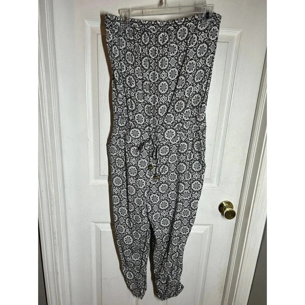 American Rag Women’s Size Large Strapless Jumpsuit Black White Geometric Pockets